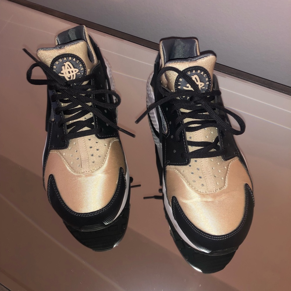 Nike sneakers (womens)